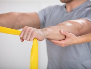 ¿Sientes dolor realizando movimientos que son cotidianos ? - Fisioterapia - Judit Puig